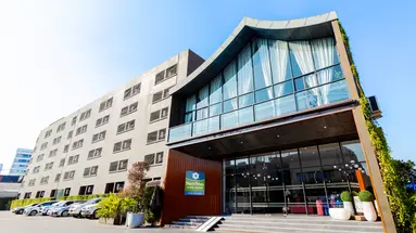 SURESTAY BY BEST WESTERN ICONIC ARI-JATUJAK
