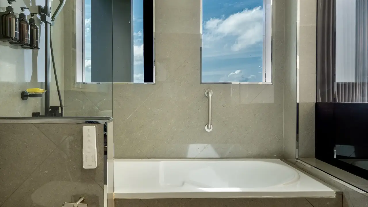 SWARN BY HAWKS HOTELS
