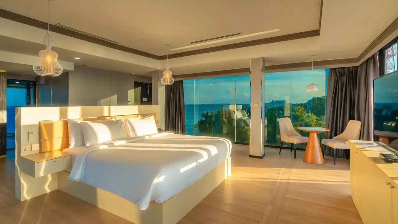 SWARN BY HAWKS HOTELS