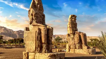Symbole Egiptu – Nil i Piramidy z Marsa Alam