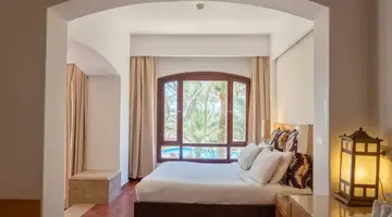 TAMRA BEACH HOTEL