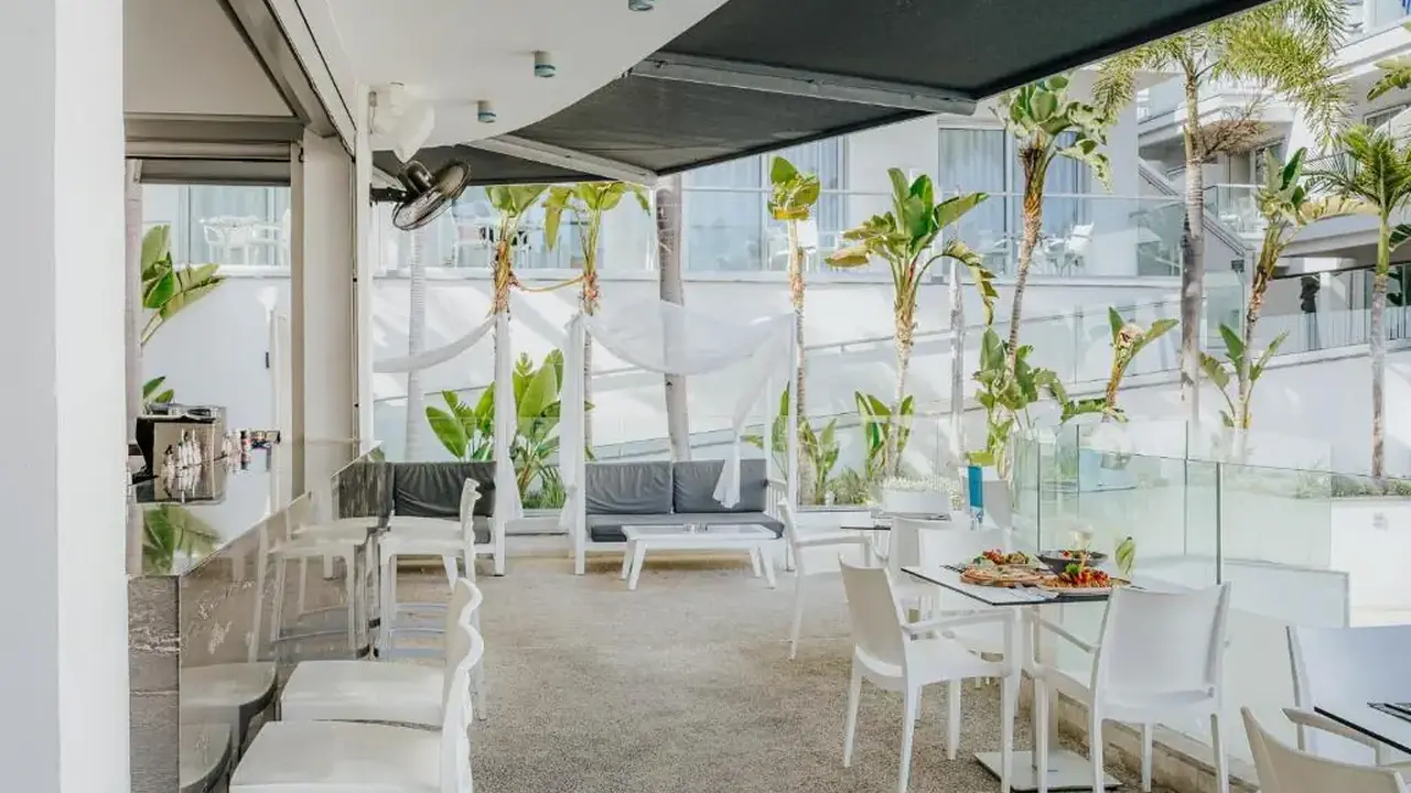 Tasia Maris Oasis Hotel