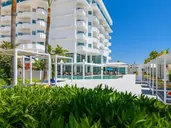 Tasia Maris Sands Beach Hotel