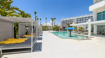 Tasia Maris Sands Beach Hotel