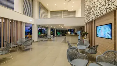 Tasia Maris Sands Beach Hotel
