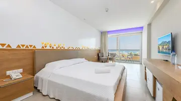 Tasia Maris Seasons Hotel