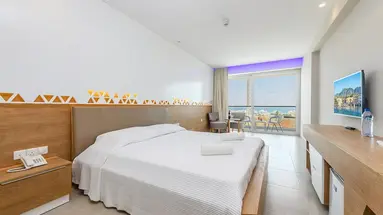 Tasia Maris Seasons Hotel