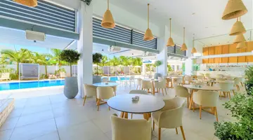 Tasia Maris Seasons Hotel