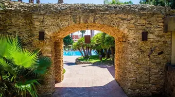 TH LE CASTELLA