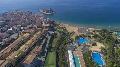 TH LE CASTELLA