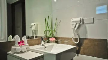 THE ASHLEE PLAZA PATONG HOTEL & SPA