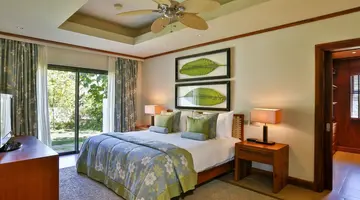 The Bay Club at Anahita