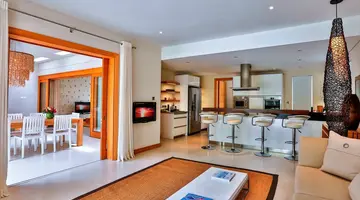 The Bay Club at Anahita