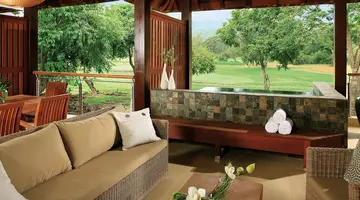 The Bay Club at Anahita