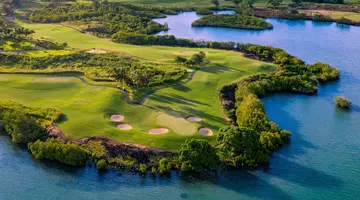 The Bay Club at Anahita
