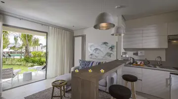 The Bay Club at Anahita