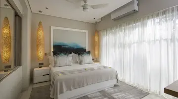 The Bay Club at Anahita