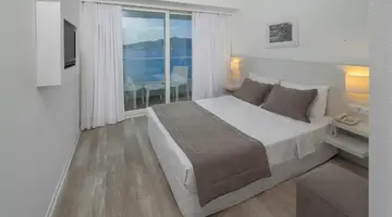 THE BEACH FRONT HOTEL ADULT ONLY +16