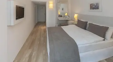 THE BEACH FRONT HOTEL ADULT ONLY +16