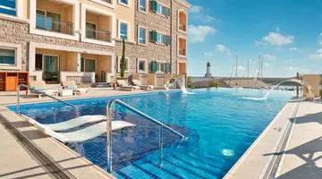 THE CHEDI LUSTICA BAY