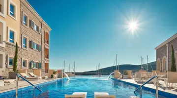 THE CHEDI LUSTICA BAY