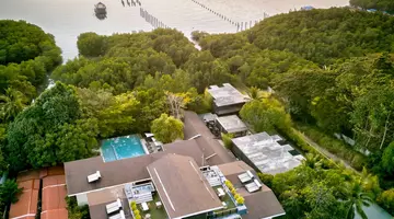 The Funny Lion Coron