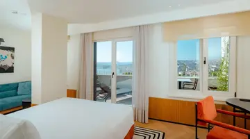 THE GIFT HOTEL