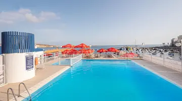 The Gillieru Harbour Hotel