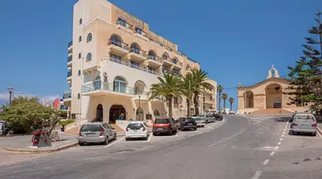 The Gillieru Harbour Hotel