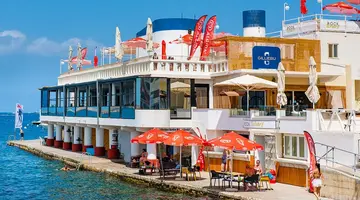The Gillieru Harbour Hotel