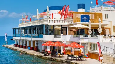 The Gillieru Harbour Hotel