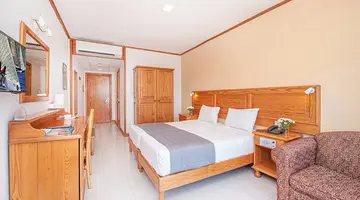The Gillieru Harbour Hotel