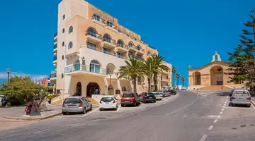 The Gillieru Harbour Hotel