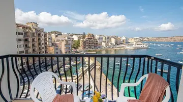 The Gillieru Harbour Hotel
