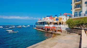 The Gillieru Harbour Hotel