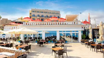 The Gillieru Harbour Hotel