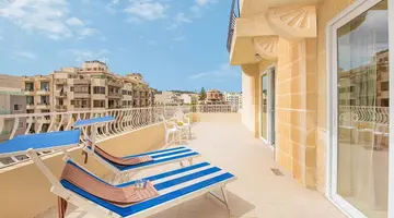 The Gillieru Harbour Hotel