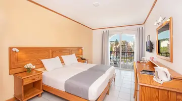 The Gillieru Harbour Hotel