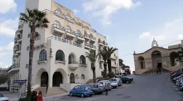 The Gillieru Harbour Hotel