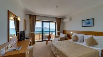 THE HOLIDAY RESORT