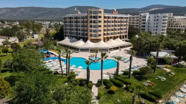 THE HOLIDAY RESORT