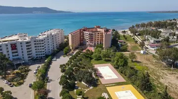 THE HOLIDAY RESORT