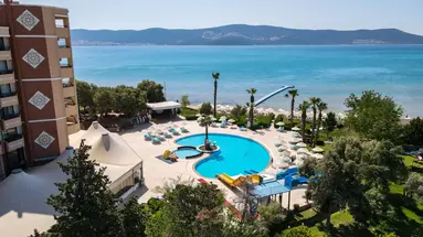 THE HOLIDAY RESORT