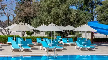 THE HOLIDAY RESORT