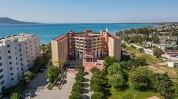 THE HOLIDAY RESORT