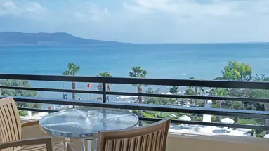 THE HOLIDAY RESORT