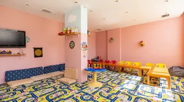 THE HOLIDAY RESORT