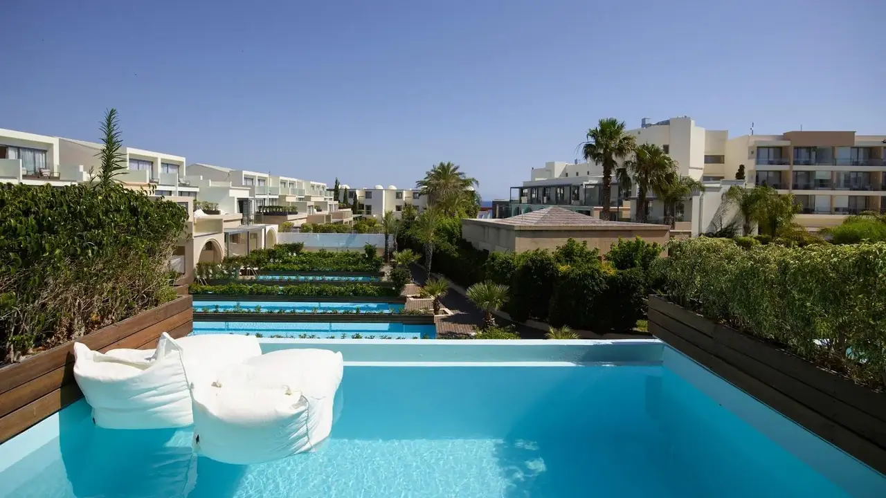 THE IXIAN GRAND & ALL SUITES