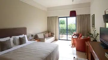 THE IXIAN GRAND & ALL SUITES