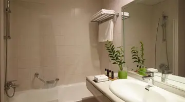 THE IXIAN GRAND & ALL SUITES